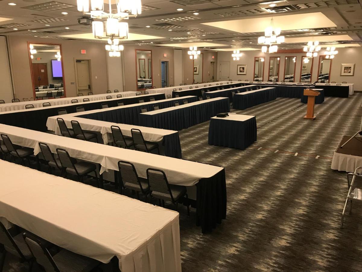 | Holiday Inn Martinsburg, an IHG Hotel