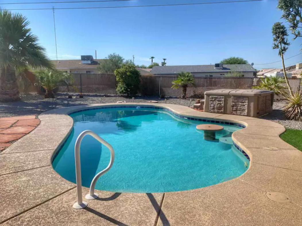 | Makin’ Waves – Pool, Spa, Relaxing Getaway