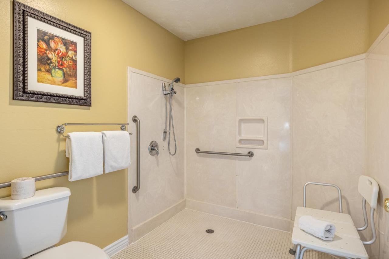 Deluxe King Room - Accessible - No pets at Canyons Boutique Hotel, a Canyons Collection Property