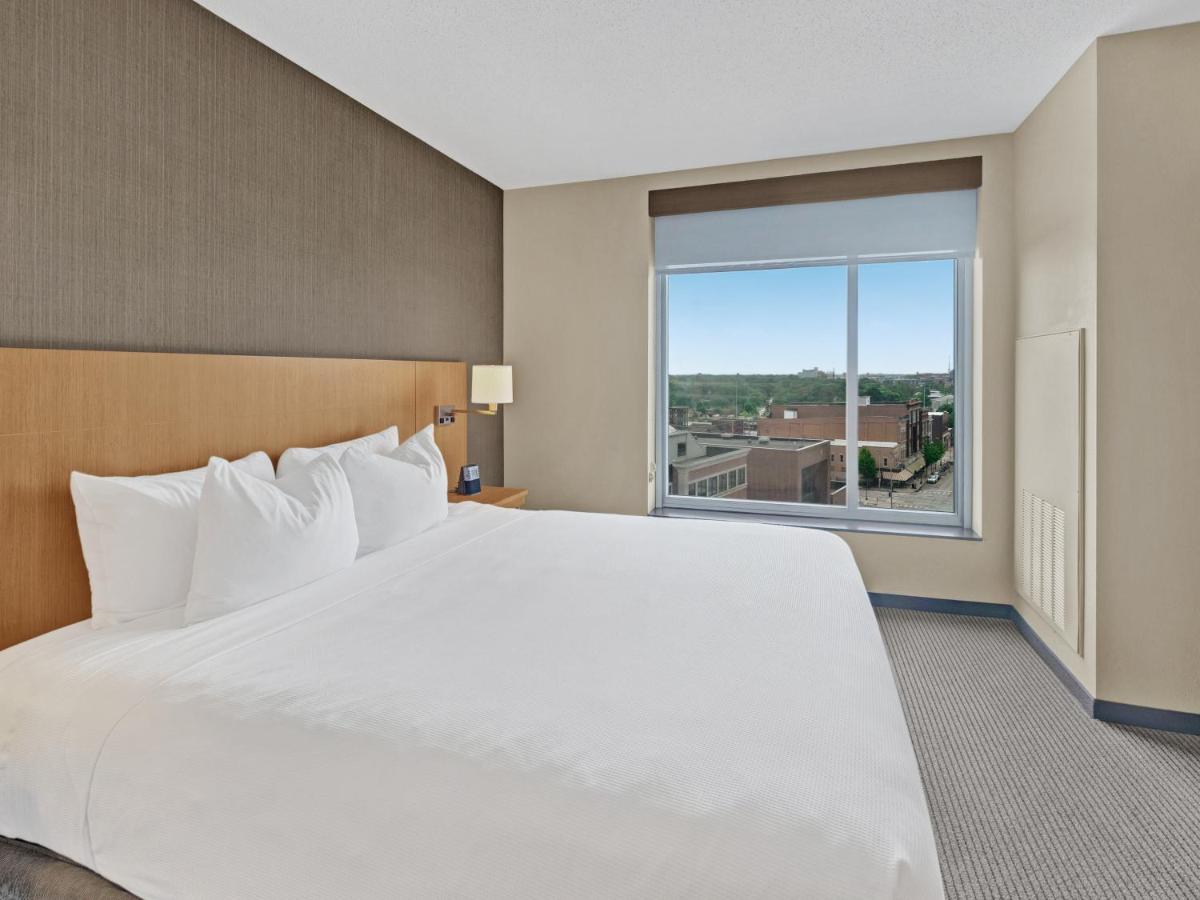 King Room - Disability Access/Non-Smoking at Hyatt Place Champaign-Urbana