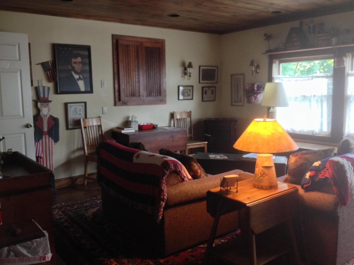  | The White House Inn