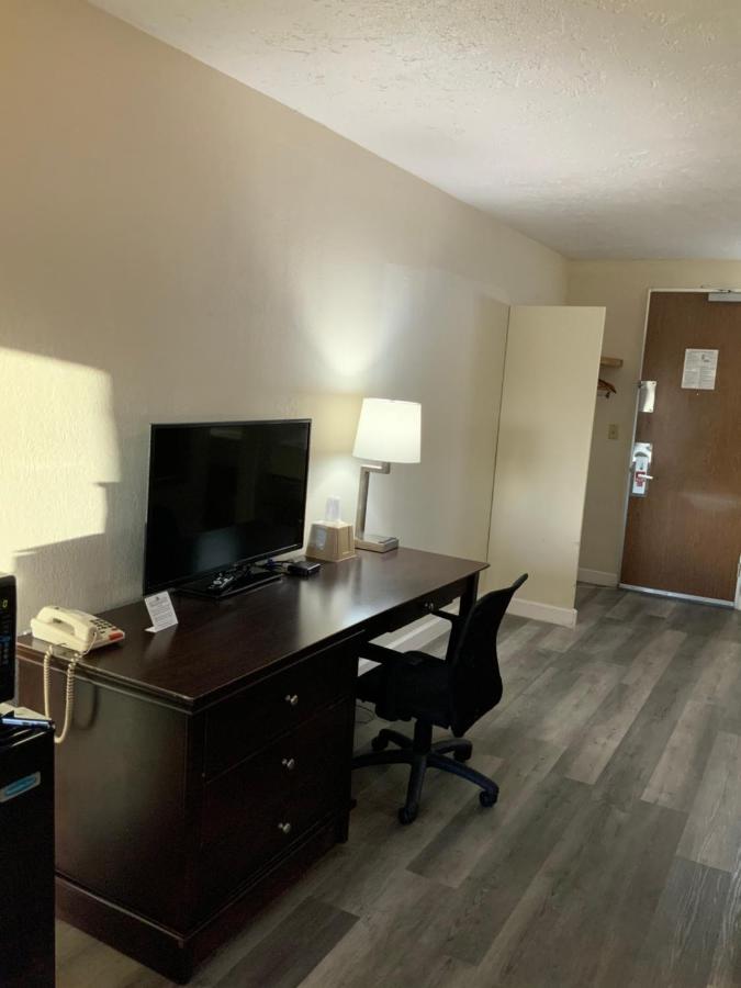 Large Queen Room with Two Queen Beds - Non-Smoking at Perry Inn & Suites National Fairground I 75
