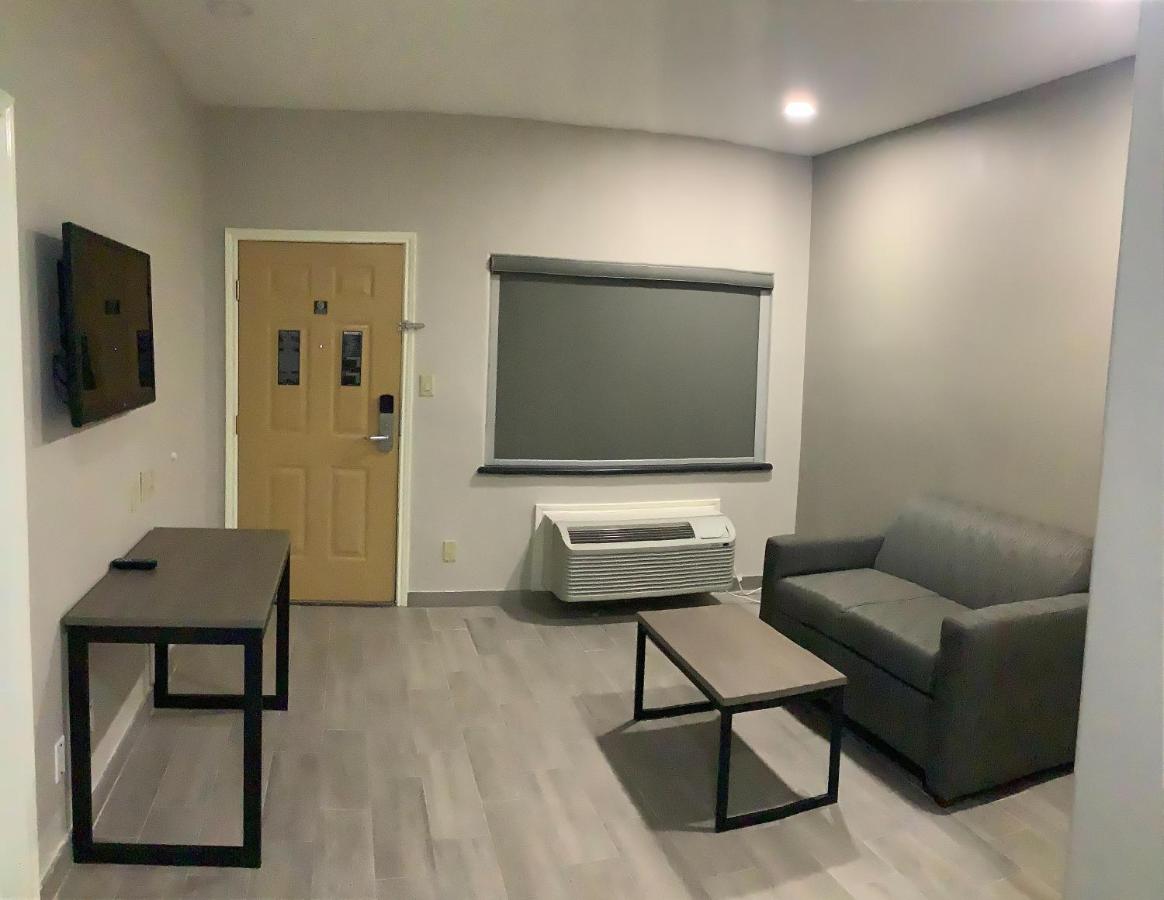 King Suite at Americas Best Value Inn & Suites San Benito