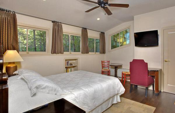 | Bancroft Hotel