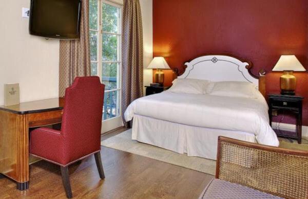 | Bancroft Hotel