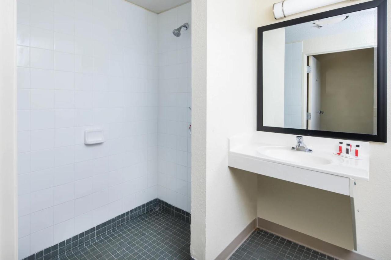 Double Room with Two Double Beds and Roll-In Shower - Mobility Access/Non-Smoking at Days Inn by Wyndham Macon I-75 North