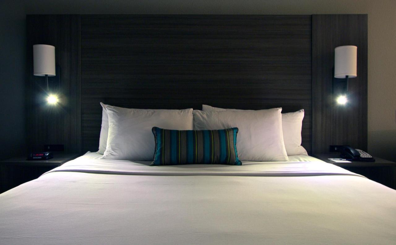  | Executive Inn & Suites Oakland