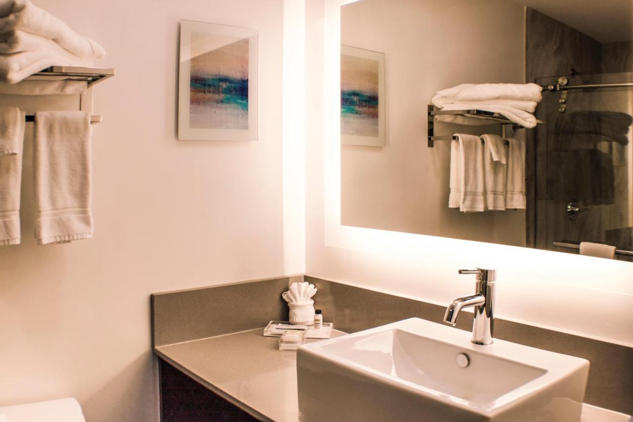 Queen Room with Two Queen Beds - Non-Smoking at Holiday Inn Cookeville by IHG