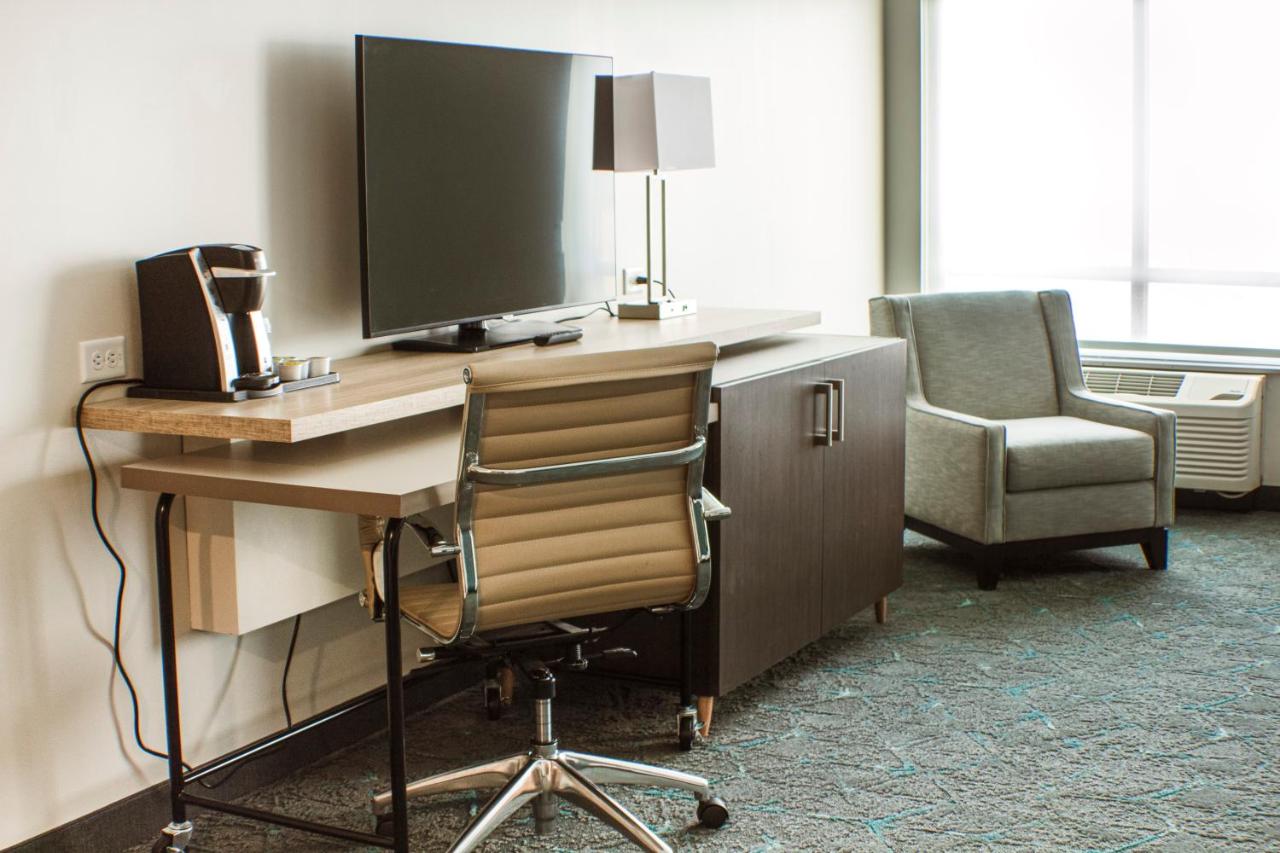 Queen Room with Two Queen Beds - Non-Smoking at Holiday Inn Cookeville by IHG
