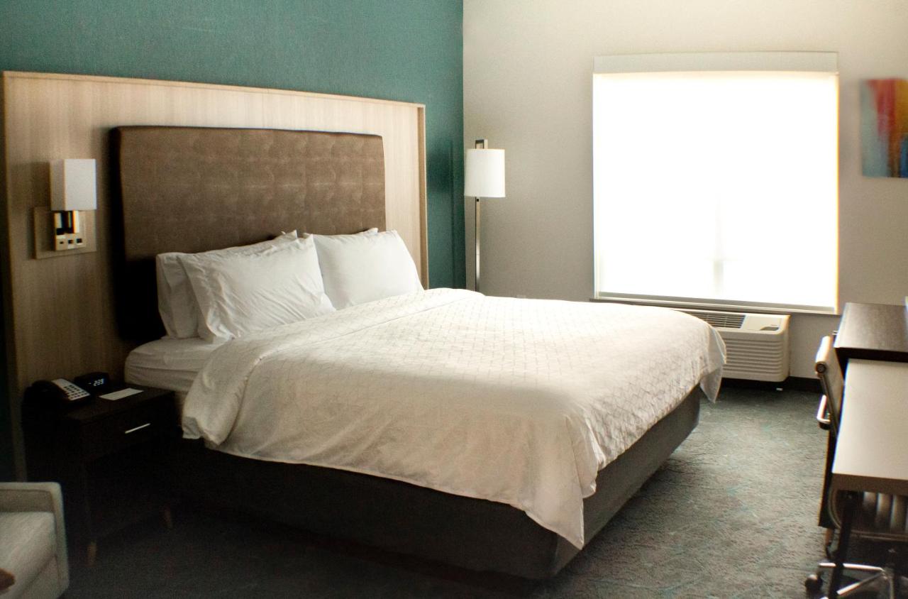 Standard King Room - Non-Smoking at Holiday Inn Cookeville by IHG
