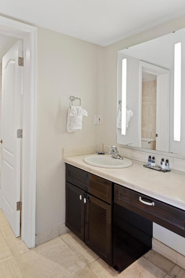 | Key Largo Bay Marriott Beach Resort