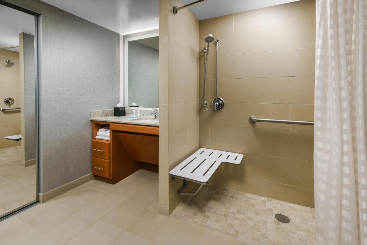 King Room with Roll-In Shower - Disability Access at HYATT house Fort Lauderdale Airport & Cruise Port
