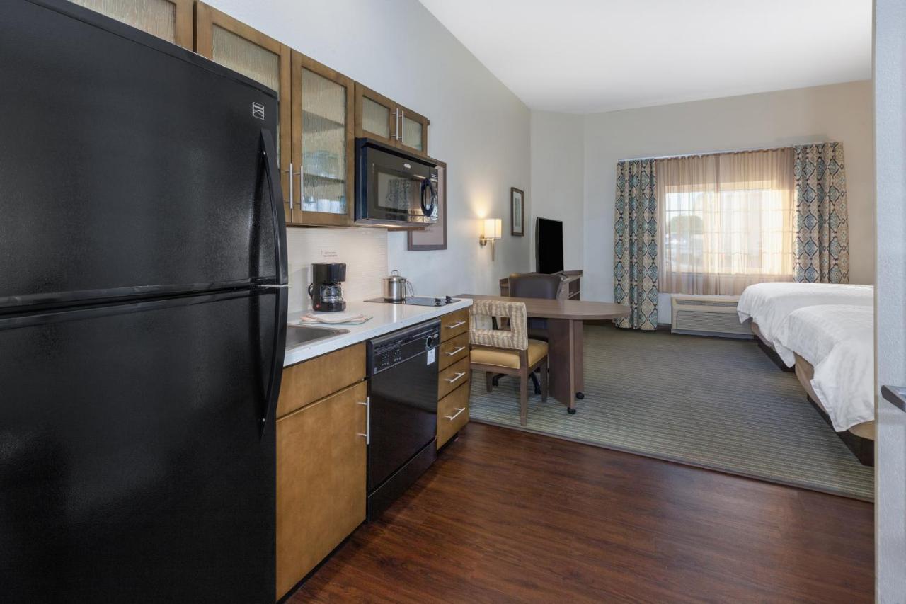 | Candlewood Suites-West Springfield, an IHG Hotel
