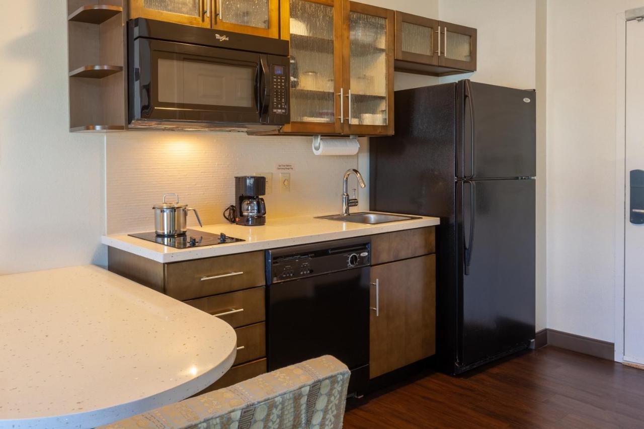 | Candlewood Suites-West Springfield, an IHG Hotel