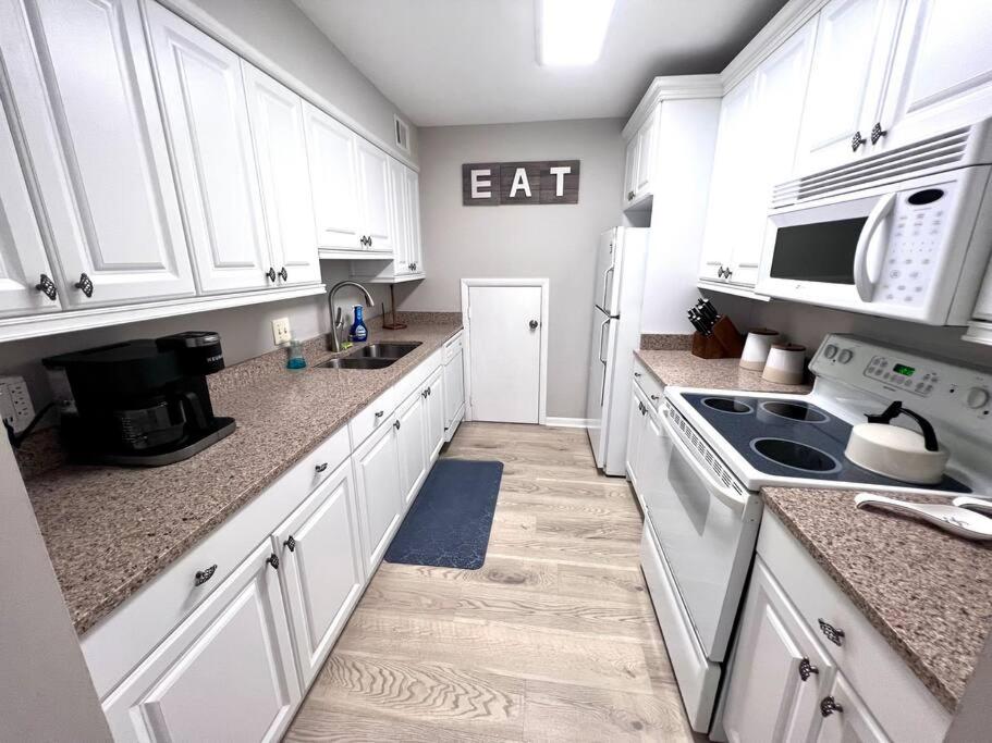 | New Pics! Harbour Town 3BR/3BA - Pool Access - Book Now