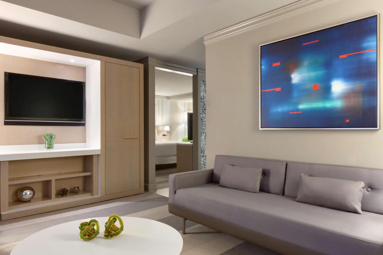 Business King Suite - Non-Smoking at The Royal Sonesta Minneapolis Downtown