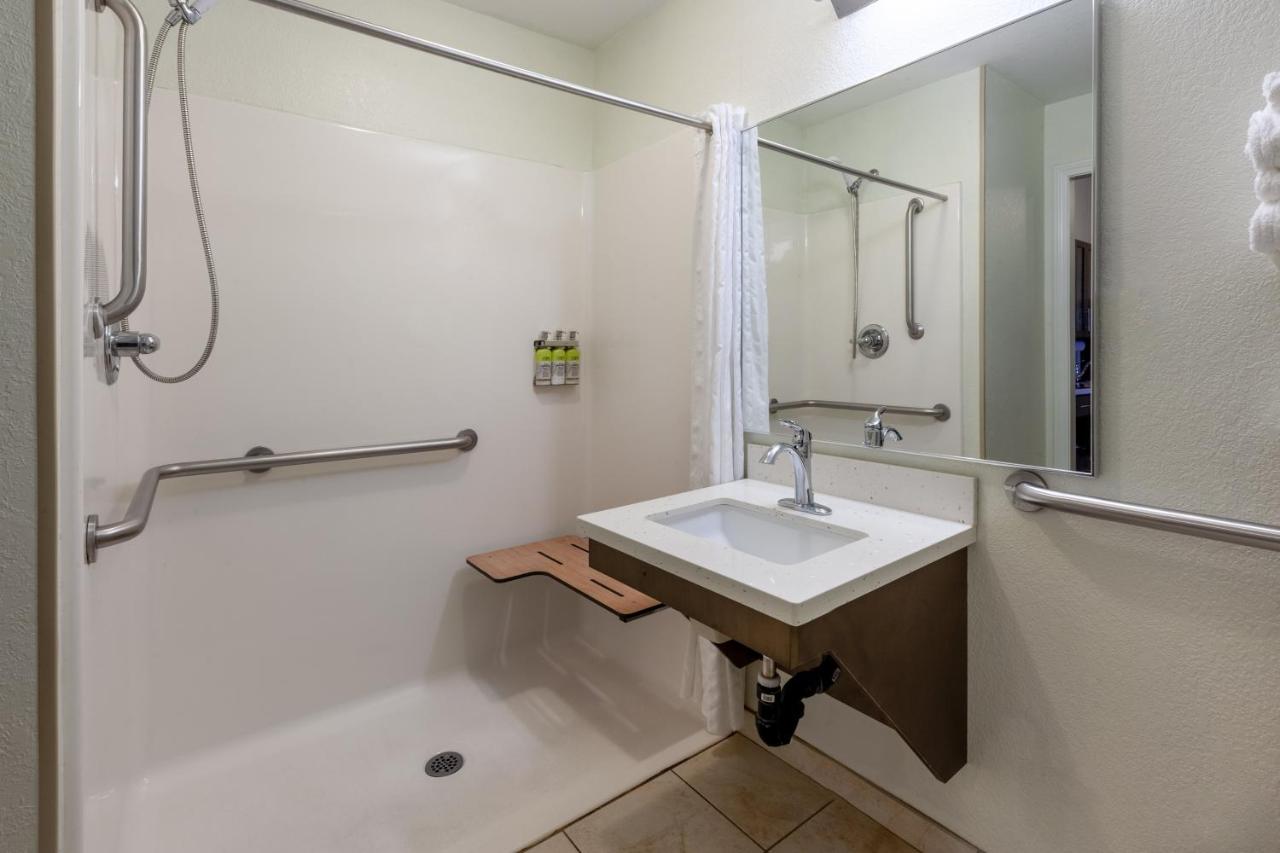 | Candlewood Suites-West Springfield, an IHG Hotel