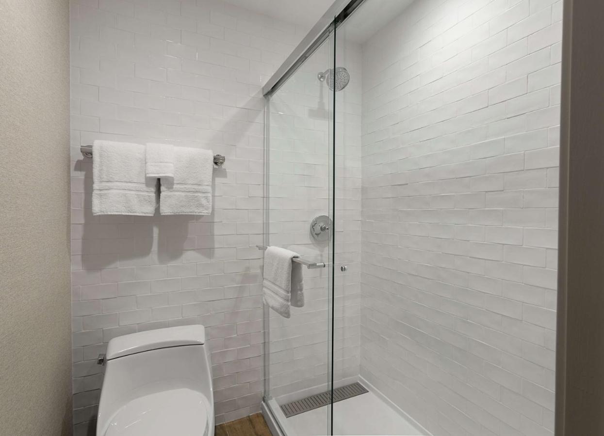 Junior Suite at Sonesta Silicon Valley