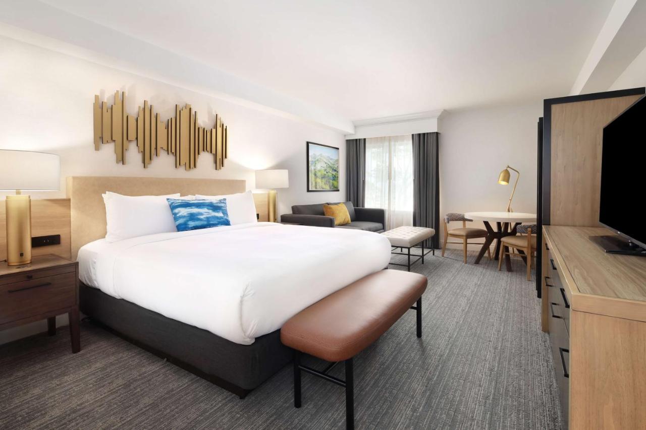 Junior Suite at Sonesta Silicon Valley