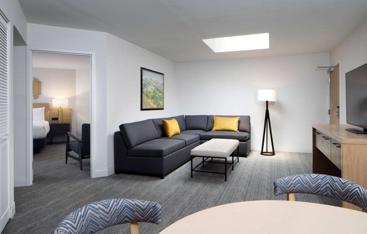 King Suite at Sonesta Silicon Valley