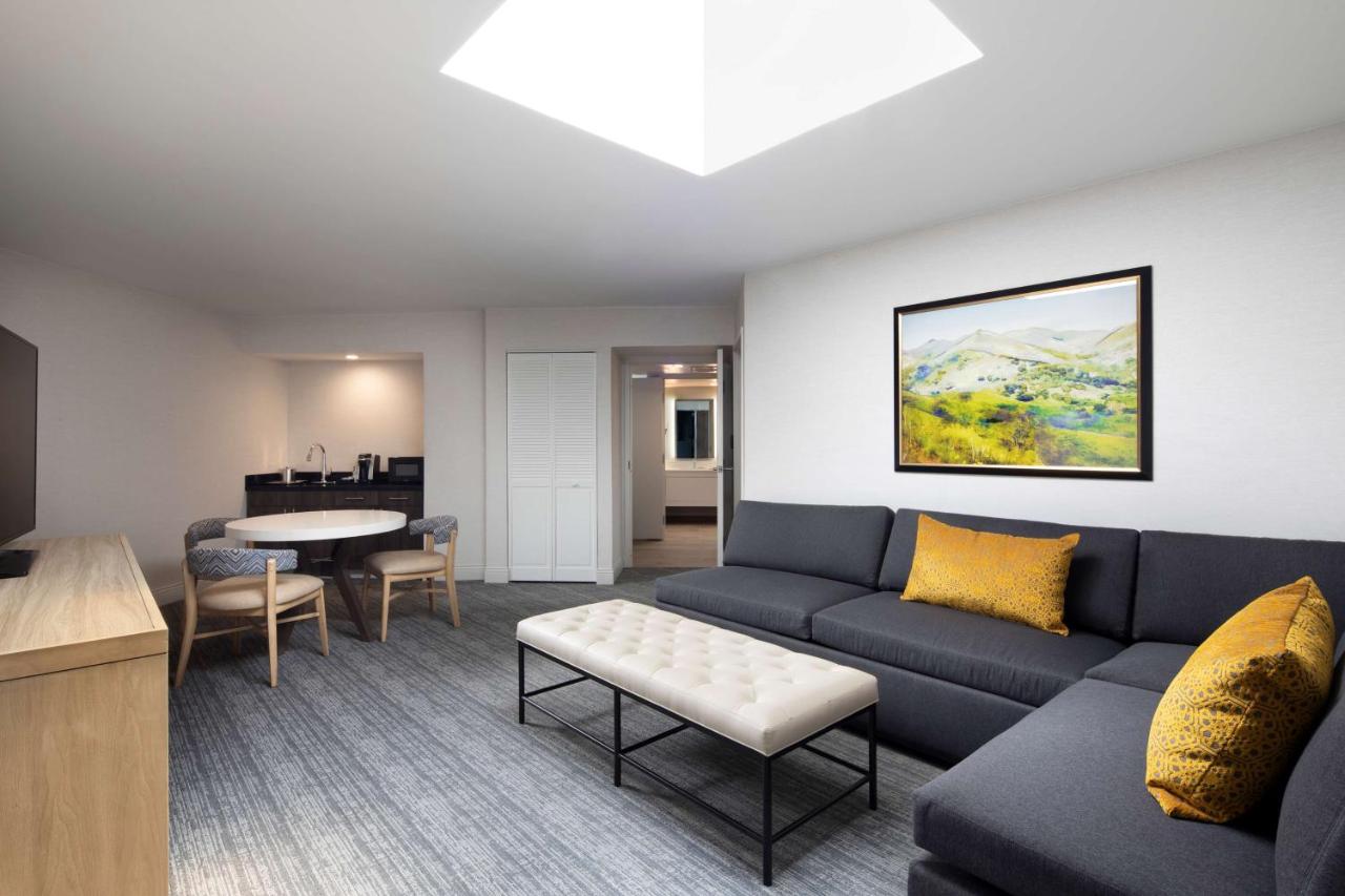 King Suite at Sonesta Silicon Valley
