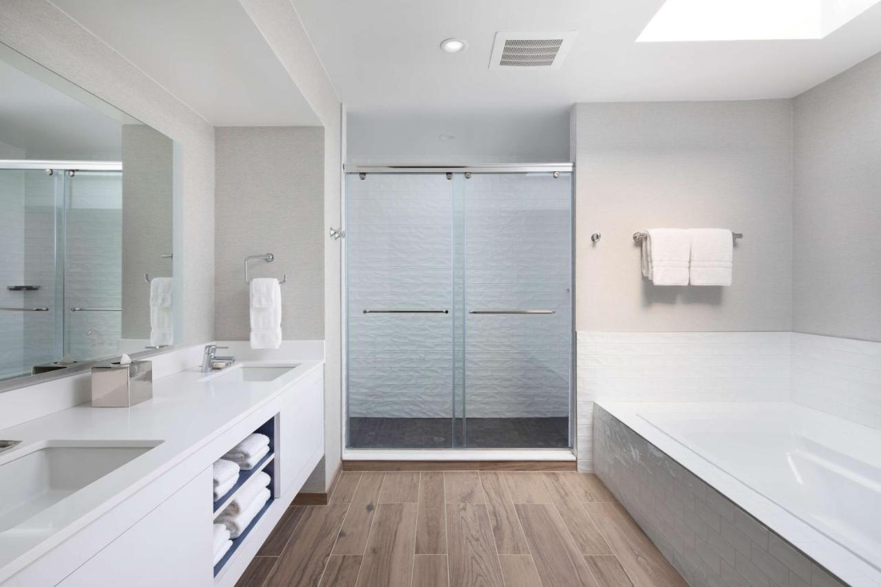 King Suite at Sonesta Silicon Valley
