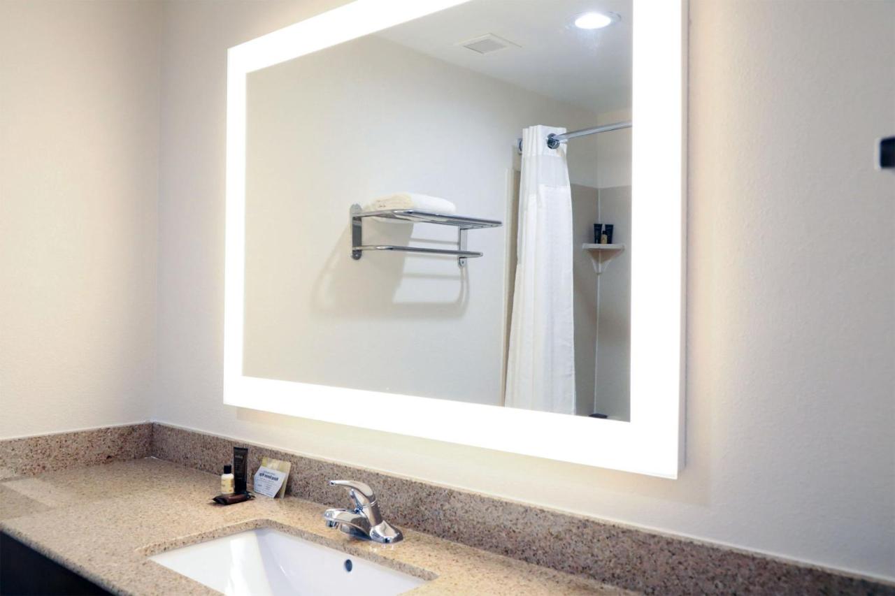King Room - Non-Smoking at Wingate by Wyndham Jackson/Ridgeland