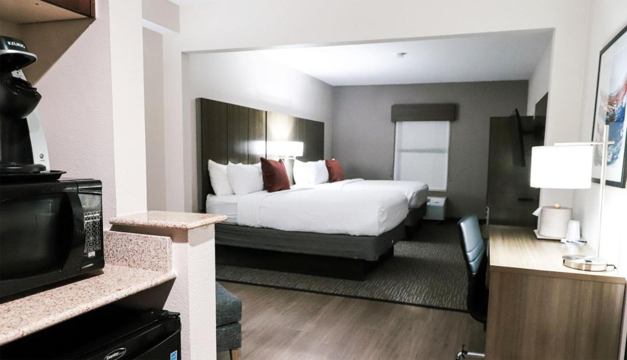 Queen Room with Two Queen Beds - Non-Smoking at Wingate by Wyndham Jackson/Ridgeland