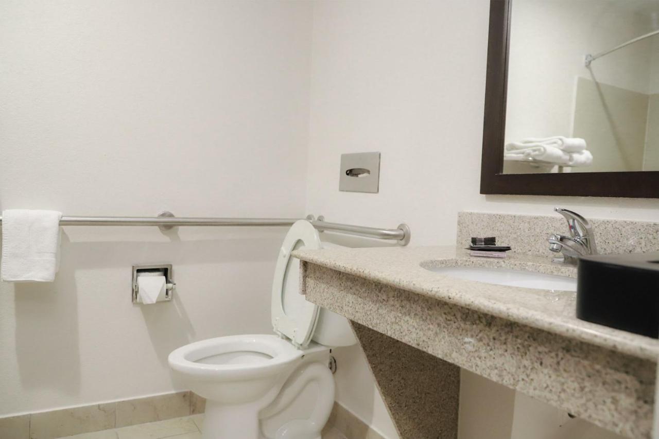 Queen Room with Two Queen Beds - Mobility Access/Non-Smoking at Wingate by Wyndham Jackson/Ridgeland