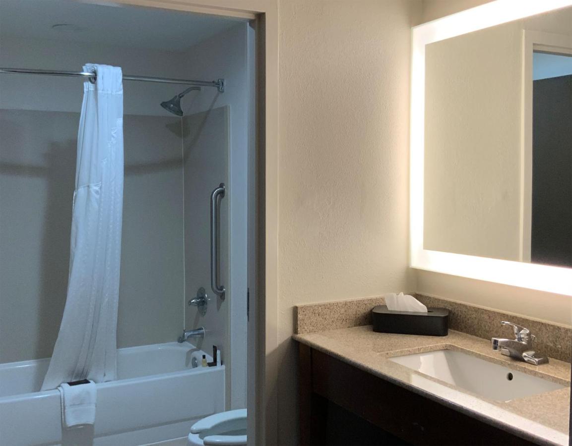 Studio Suite with Two Queen Beds - Non-Smoking at Wingate by Wyndham Jackson/Ridgeland