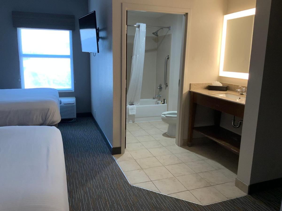 Studio Suite with Two Queen Beds - Non-Smoking at Wingate by Wyndham Jackson/Ridgeland