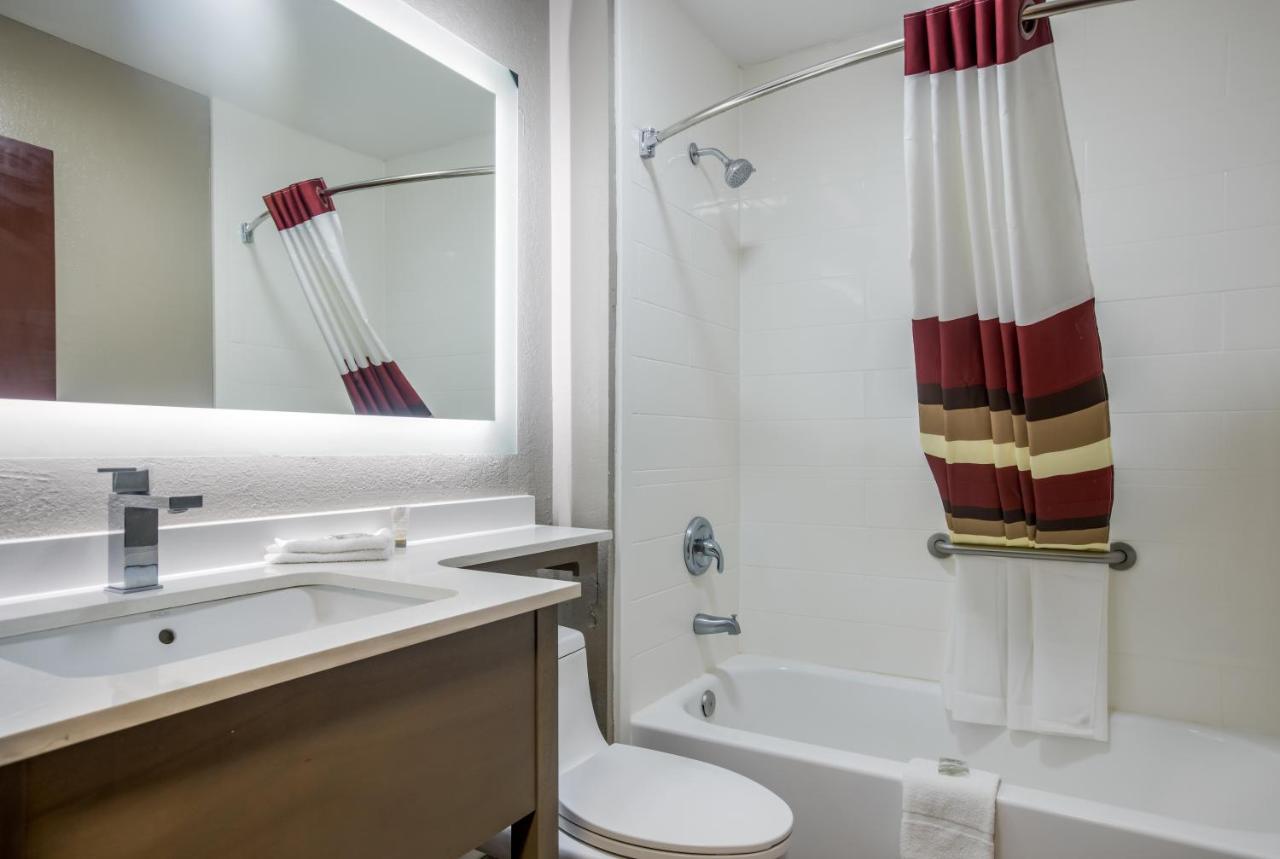 Deluxe King Room Smoke Free at Red Roof Inn PLUS+ & Suites Savannah - I-95