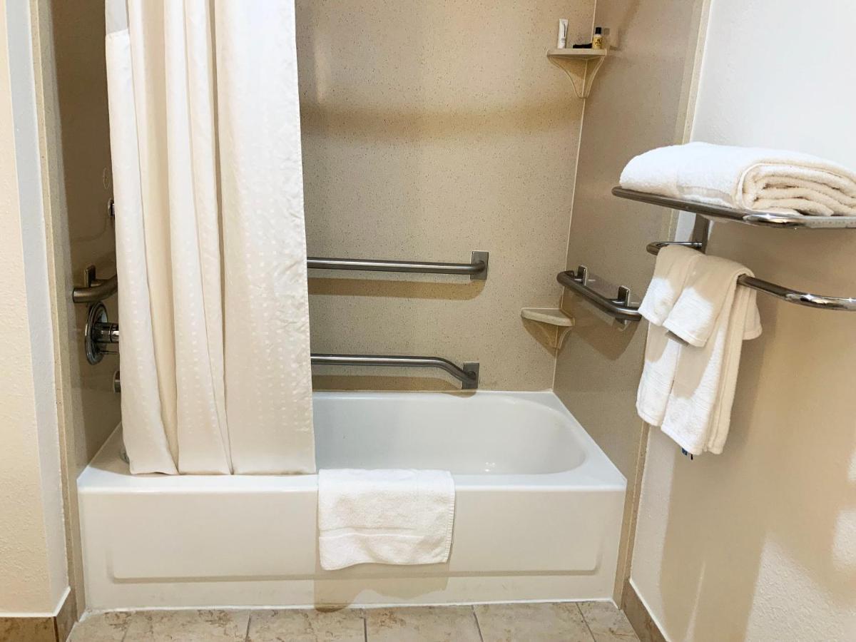 Queen Room with Two Queen Beds - Mobility Access/Non-Smoking at Wingate by Wyndham Jackson/Ridgeland