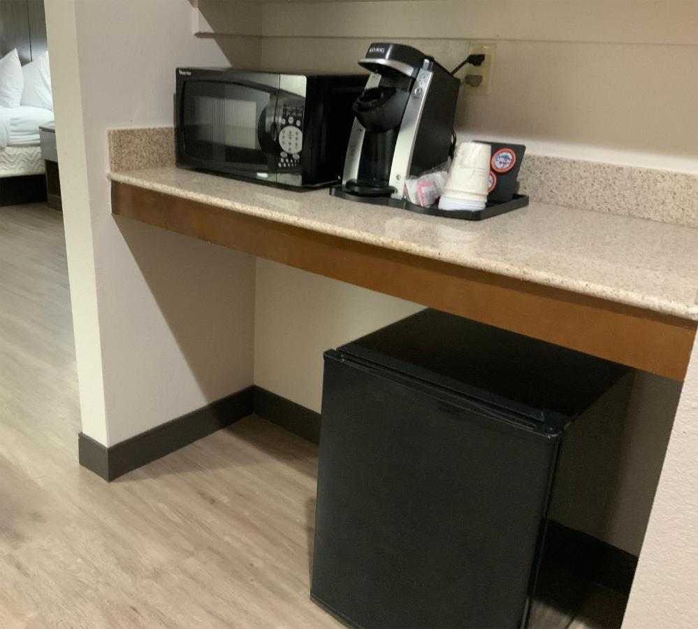 Queen Room with Two Queen Beds - Mobility Access/Non-Smoking at Wingate by Wyndham Jackson/Ridgeland