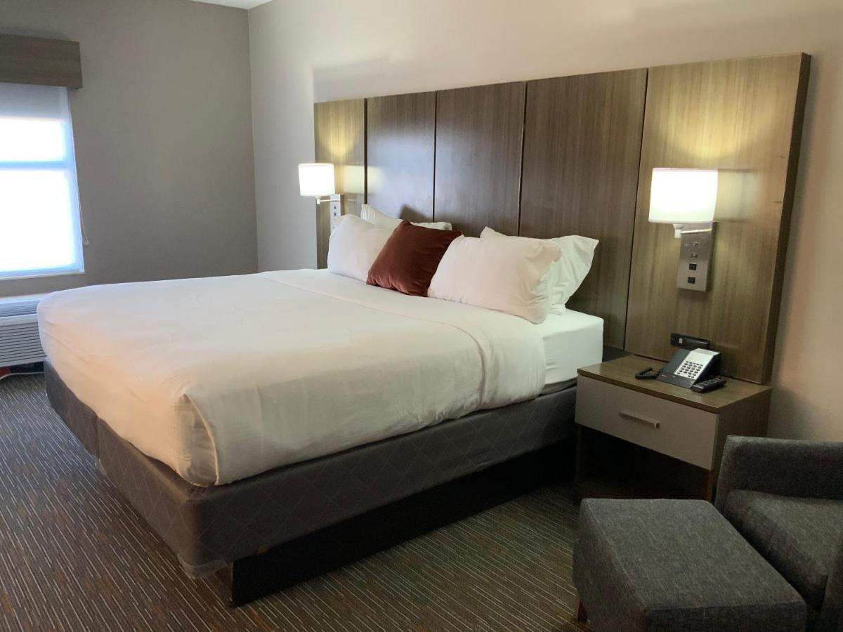 King Room - Mobility Access/Non-Smoking at Wingate by Wyndham Jackson/Ridgeland