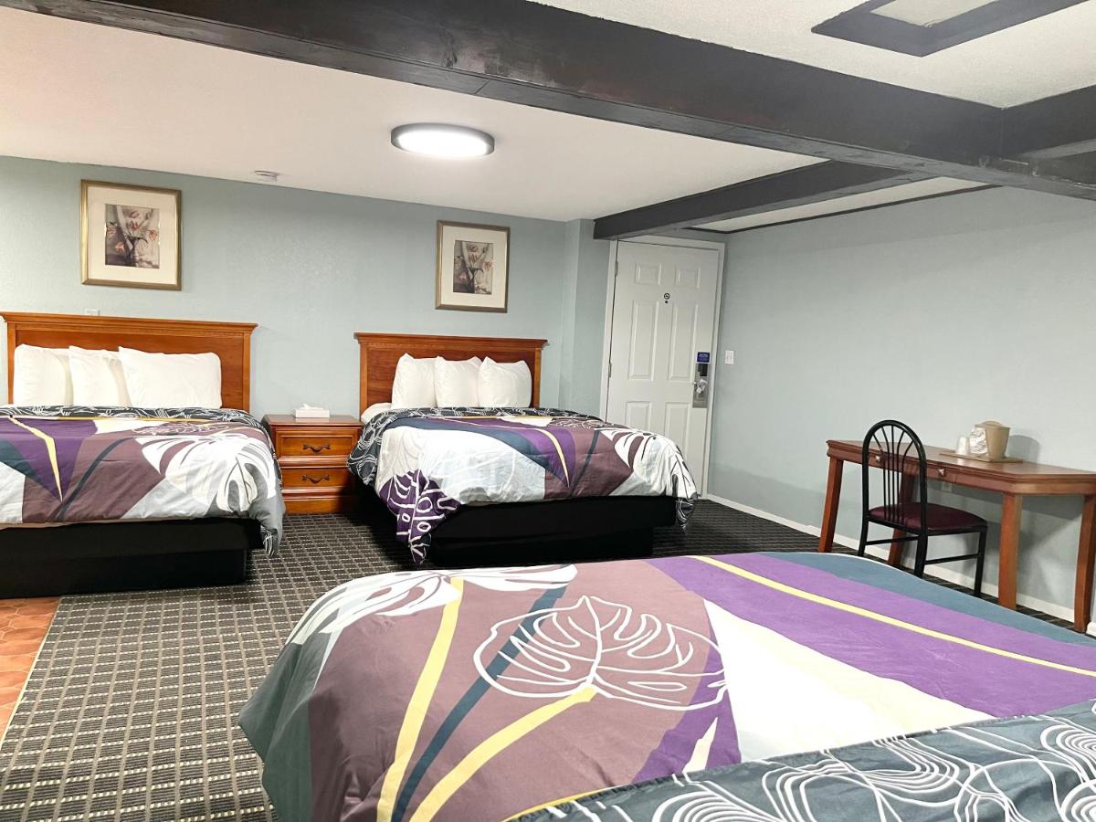 | Annie Oakley Motel Oakley