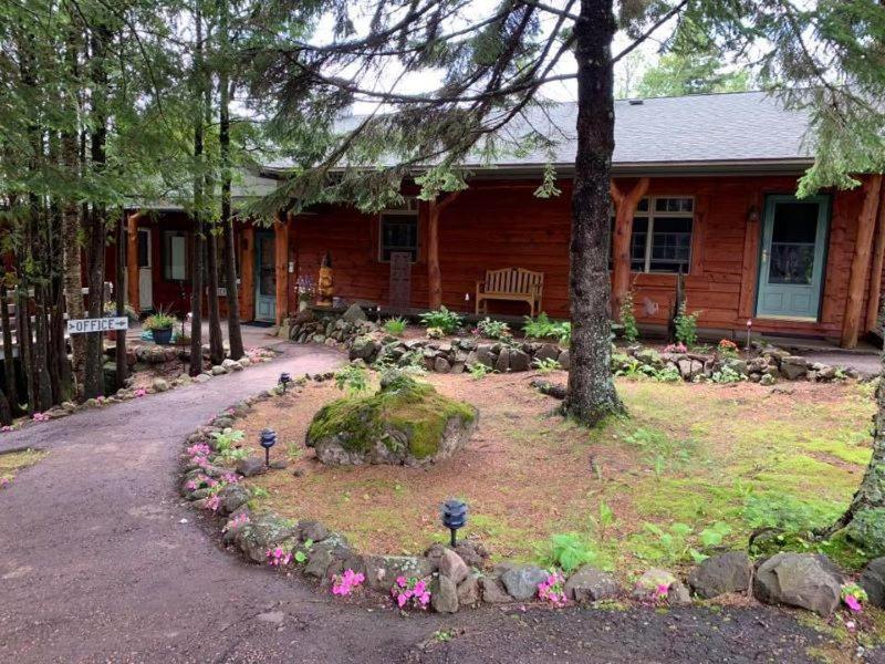 | Thomsonite Inn on Lake Superior