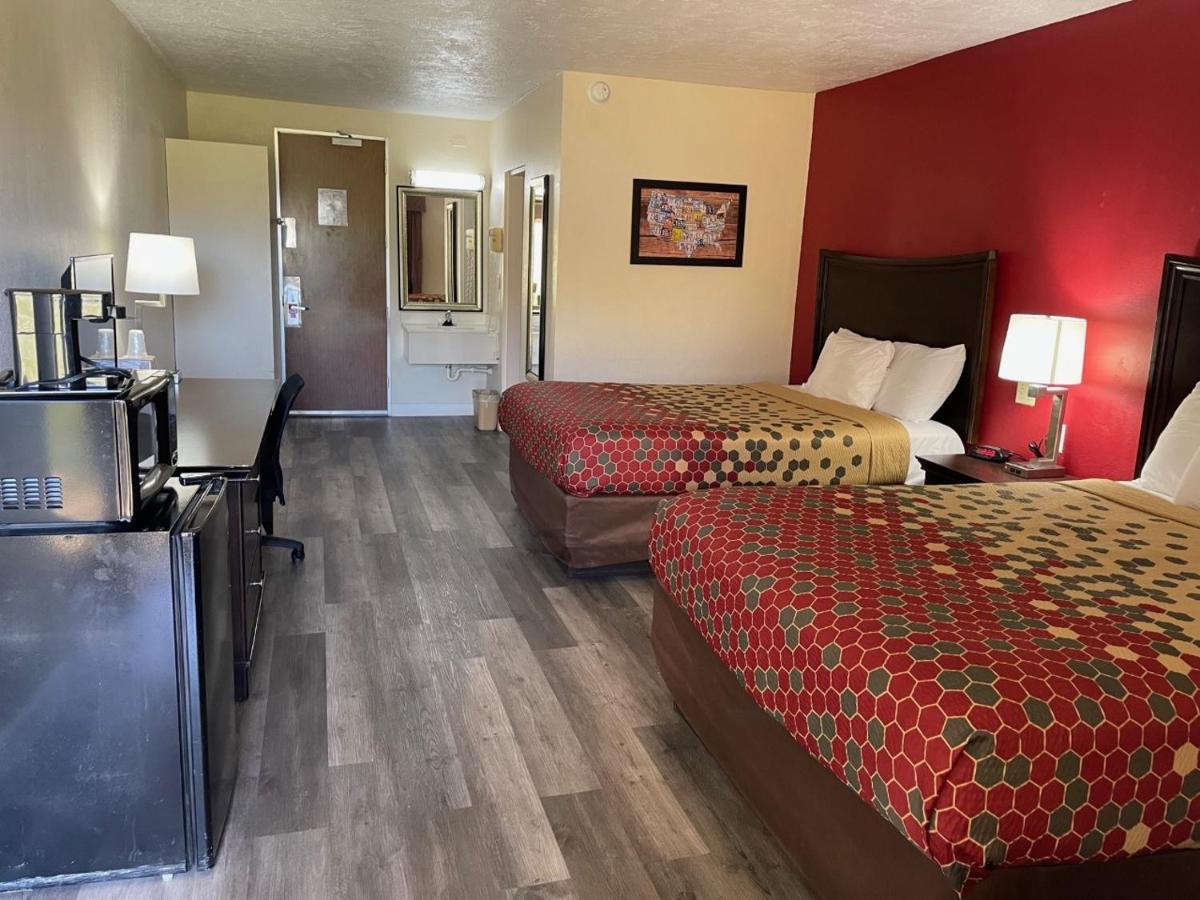 Large Queen Room with Two Queen Beds - Non-Smoking at Perry Inn & Suites National Fairground I 75