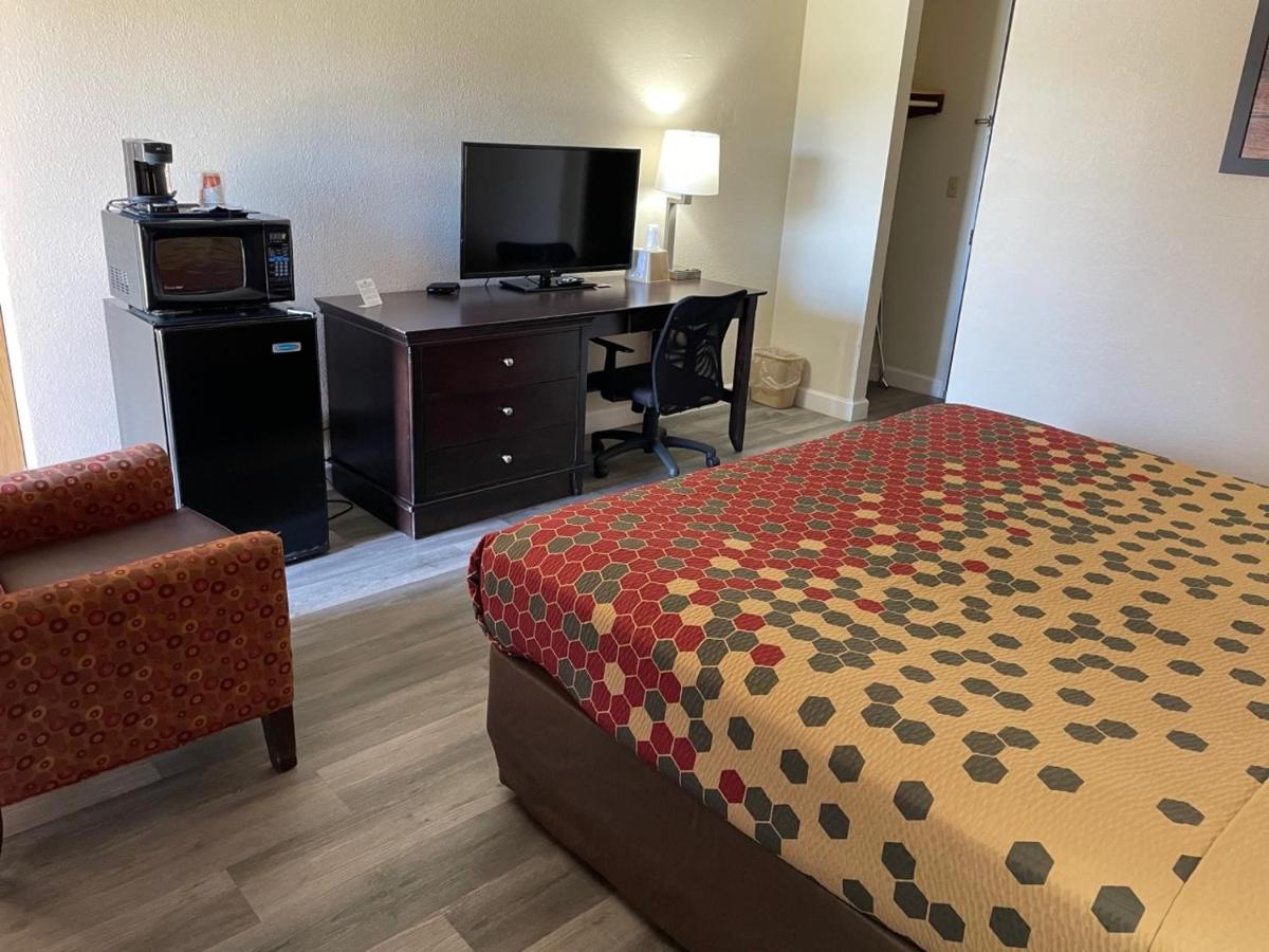 Large King Room - Non-Smoking at Perry Inn & Suites National Fairground I 75
