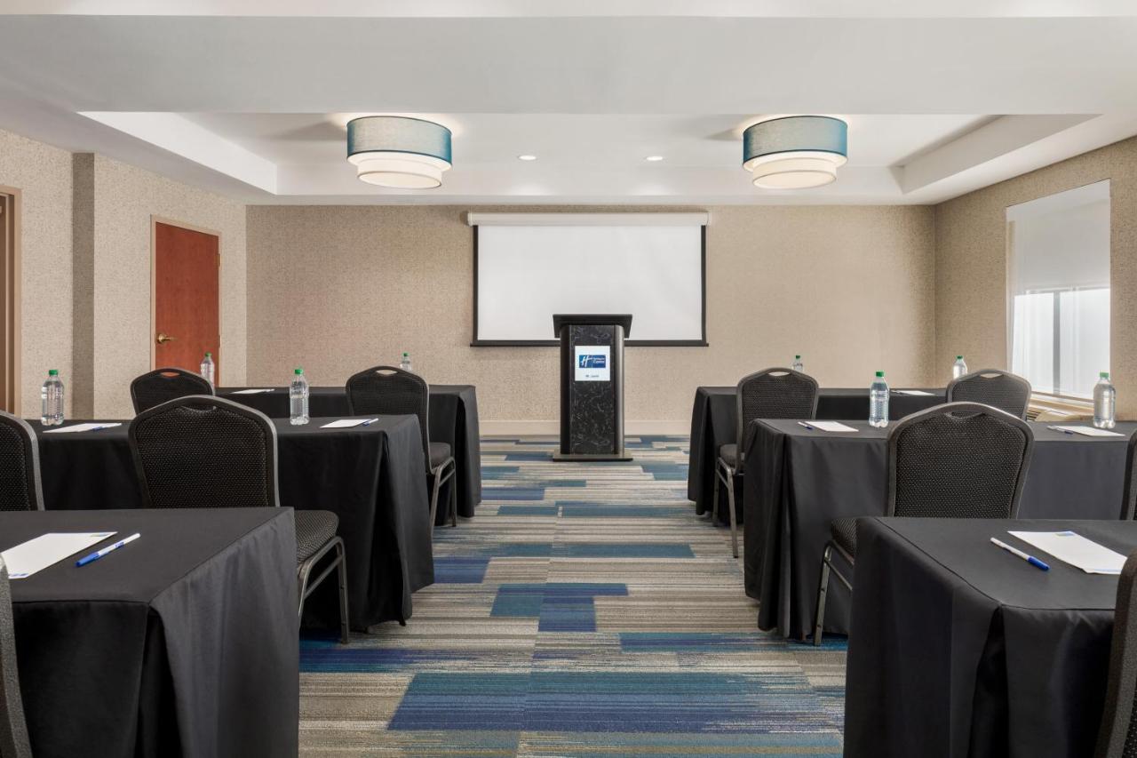 | Holiday Inn Express & Suites Philadelphia - Mt Laurel, an IHG Hotel