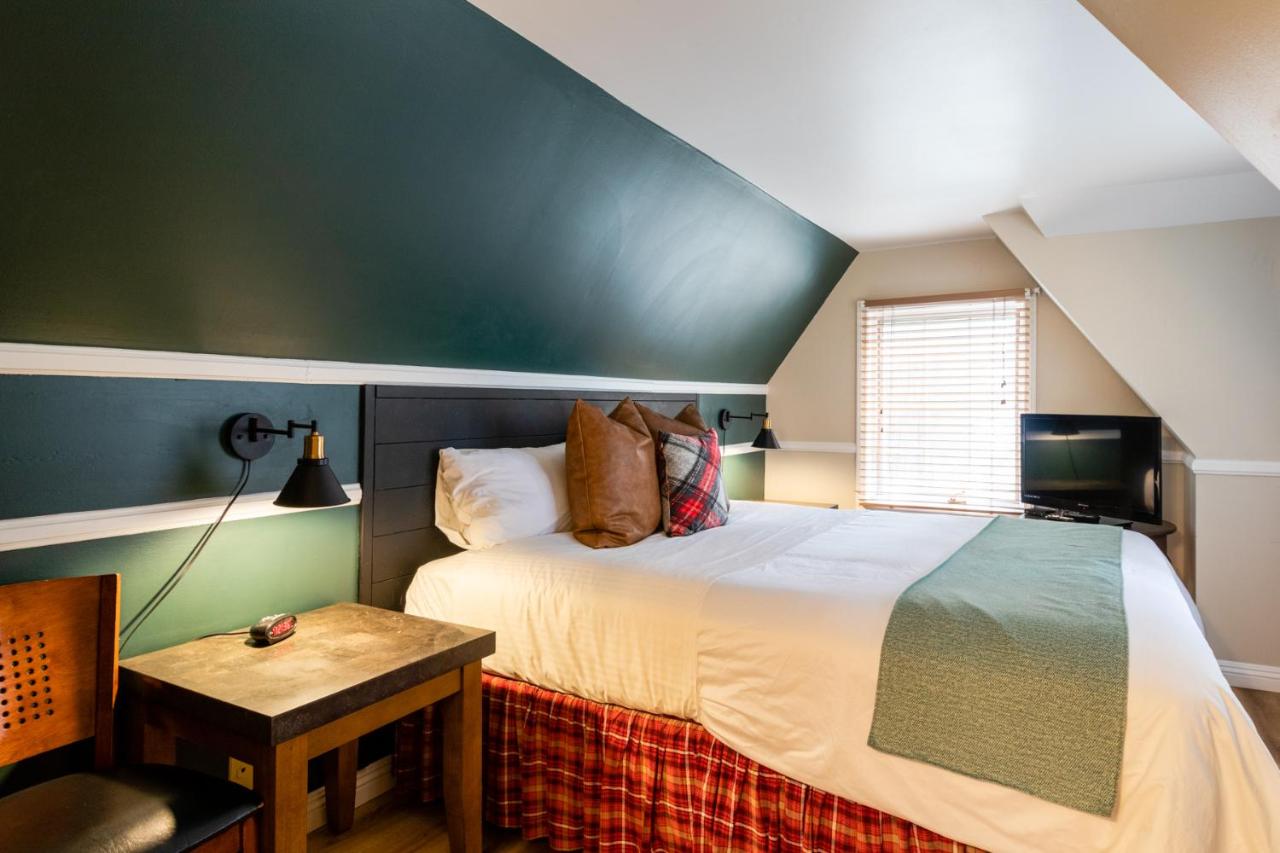 King Room at Saddleback Inn