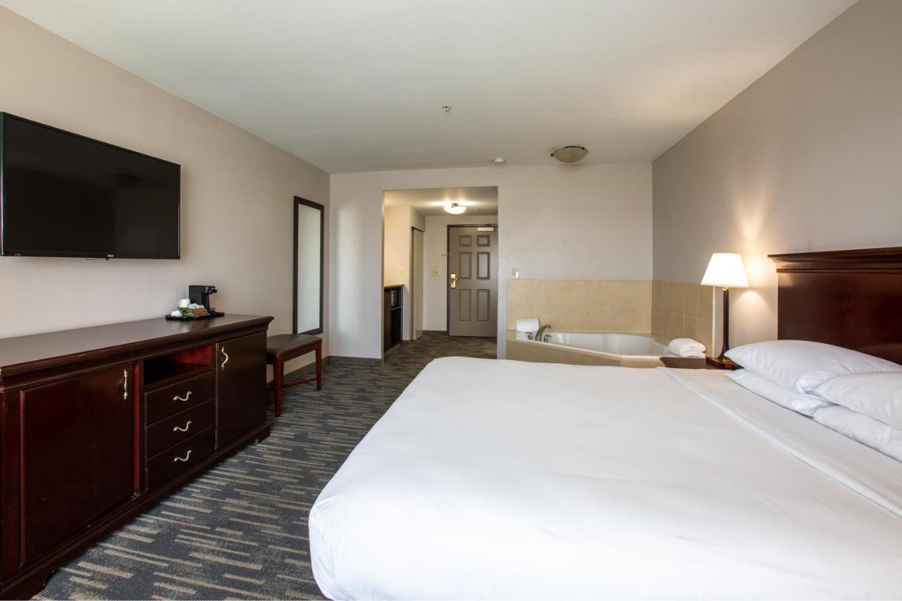 King Suite with Whirlpool at Country Inn & Suites by Radisson, Tucson City Center, AZ