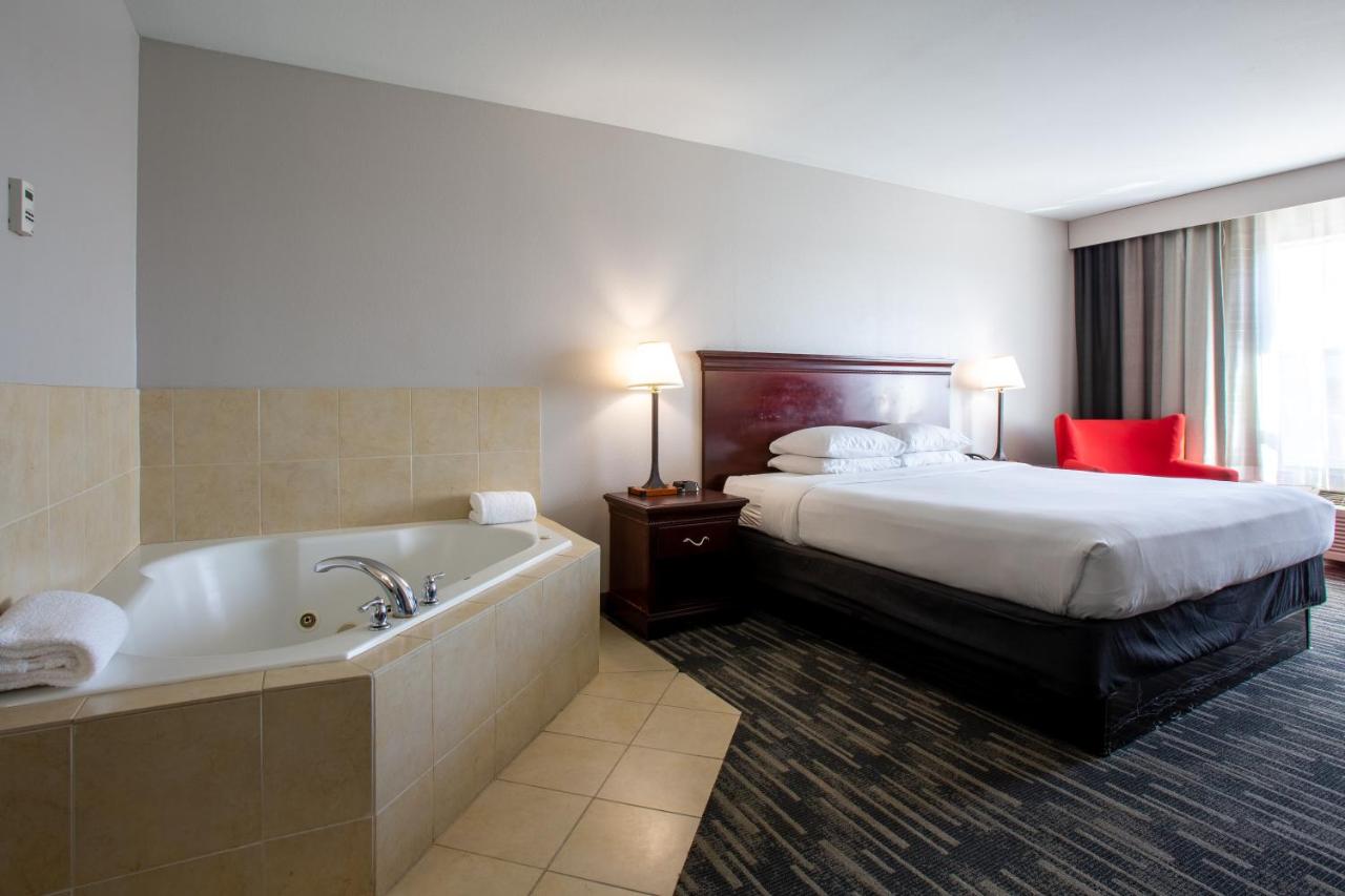 King Suite with Whirlpool at Country Inn & Suites by Radisson, Tucson City Center, AZ
