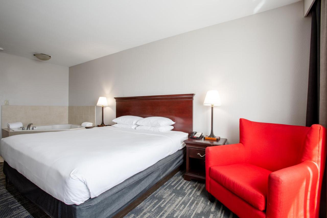 King Suite with Whirlpool at Country Inn & Suites by Radisson, Tucson City Center, AZ