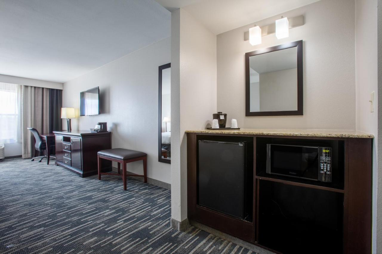 King Suite with Whirlpool at Country Inn & Suites by Radisson, Tucson City Center, AZ