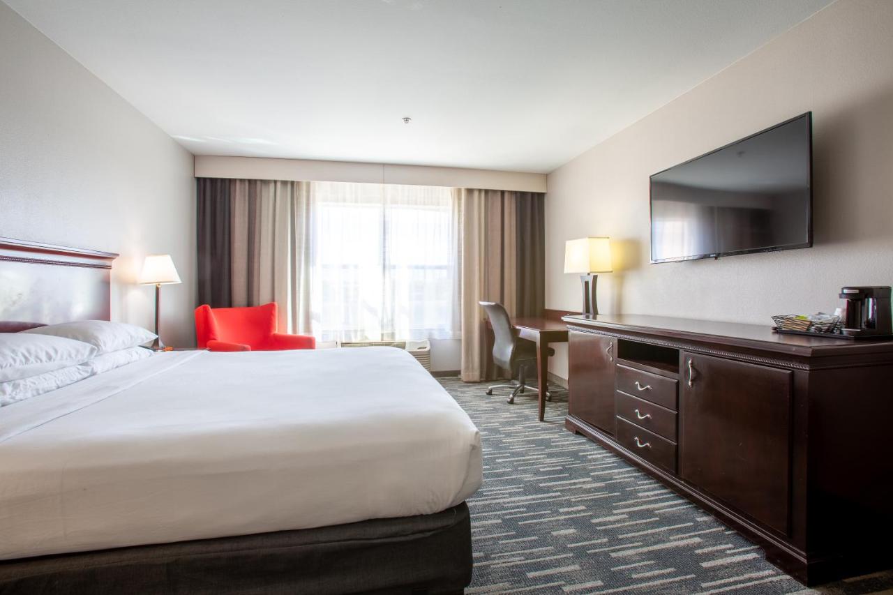 King Suite with Whirlpool at Country Inn & Suites by Radisson, Tucson City Center, AZ