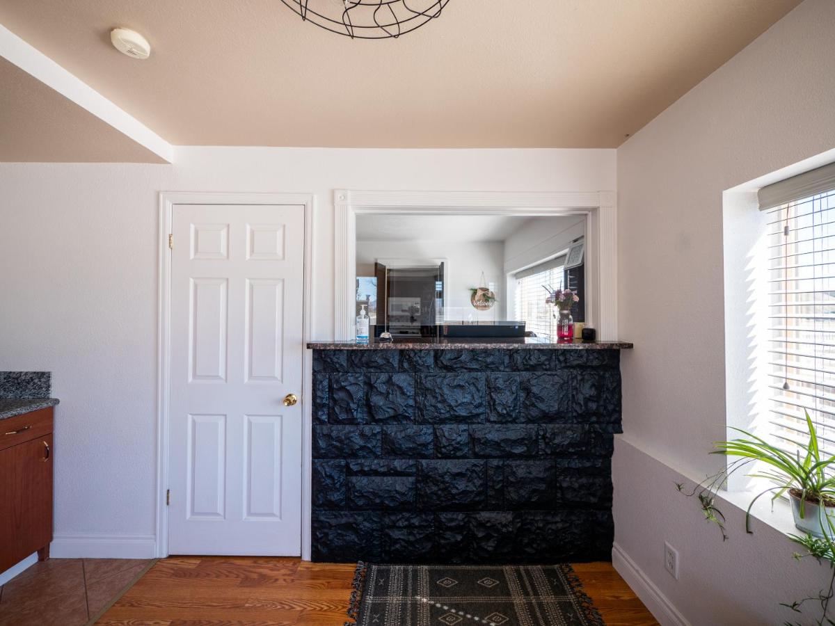  | Balanced Rock Inn