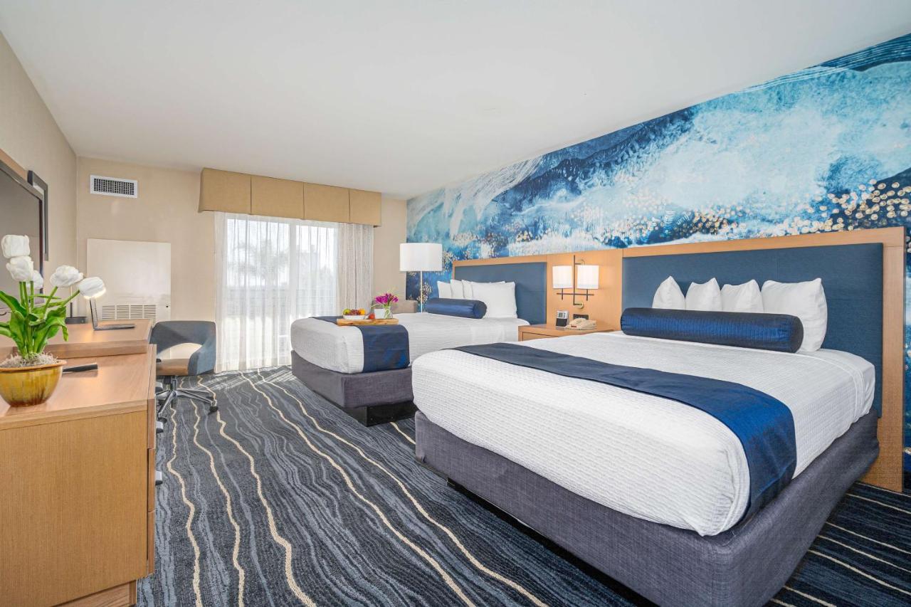 Queen Room with Two Queen Beds and Roll-In Shower - Disability Access/Non-Smoking at Best Western Plus Marina Gateway Hotel