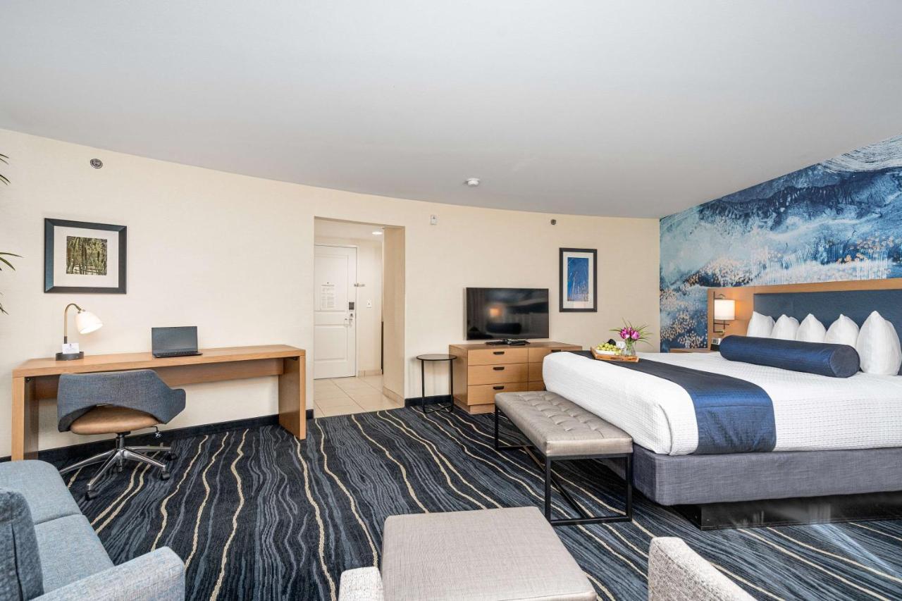 Executive King Room at Best Western Plus Marina Gateway Hotel
