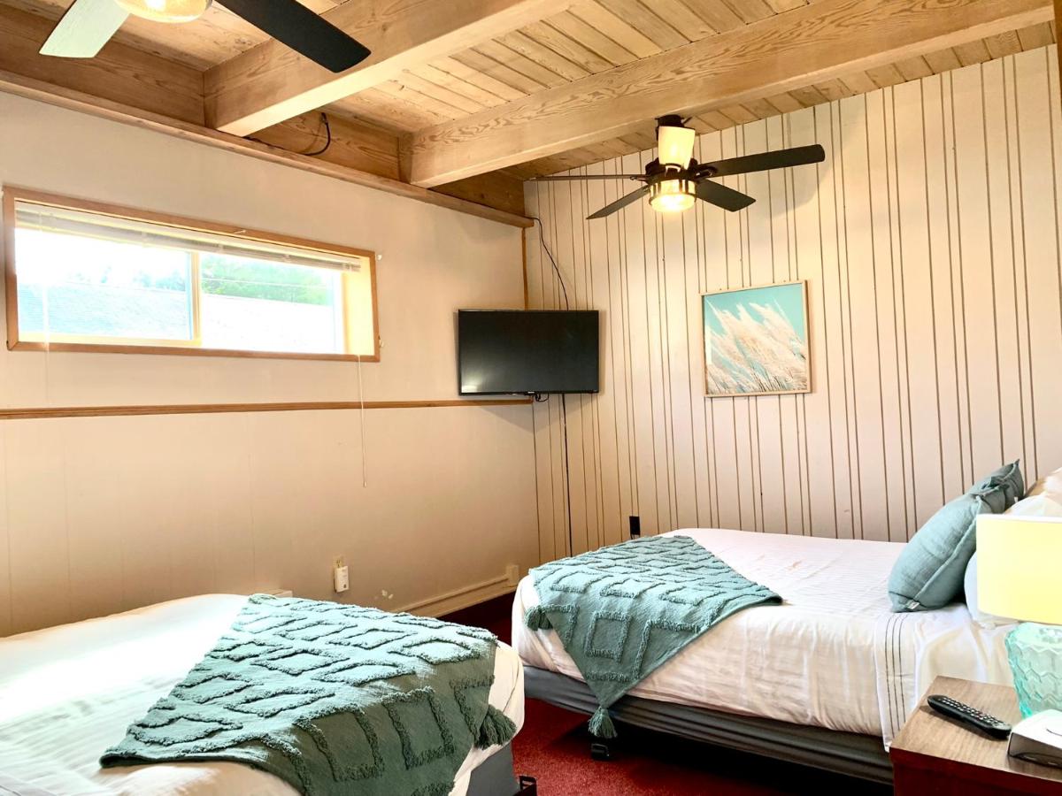 | Breakers Boutique Inn